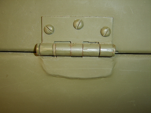 early rear sandshield hinges