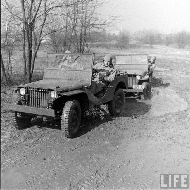 4 Wheel steering jeeps under test driving at Baltimore, Maryland 1942