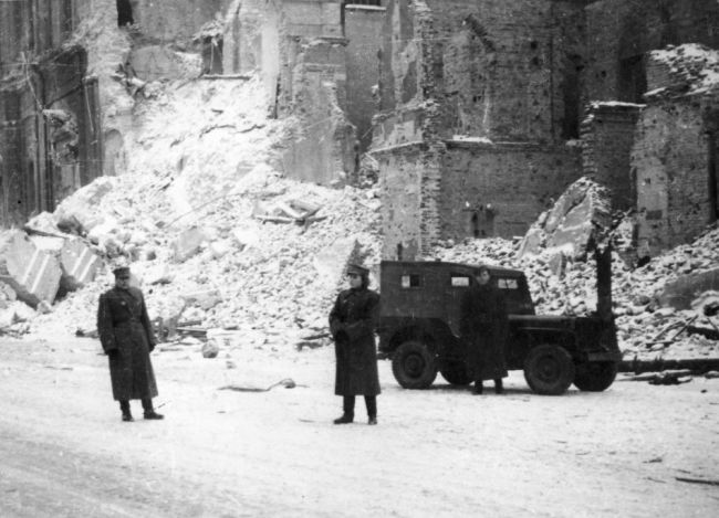 Wojsko_Polskie_Warszawa_1945