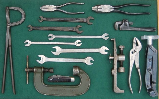 Assorted higher echelon tools.