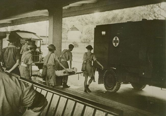 MALAYAN CHINESE HELP BRITISH WOUNDED