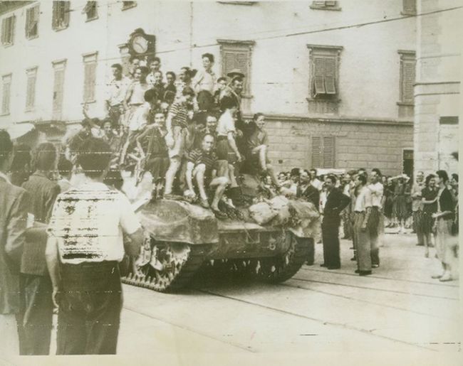 Florentines Welcome British Army