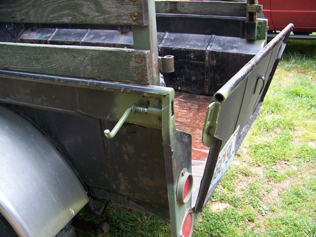 Modified tailgate latch on civilian Bantam trailer