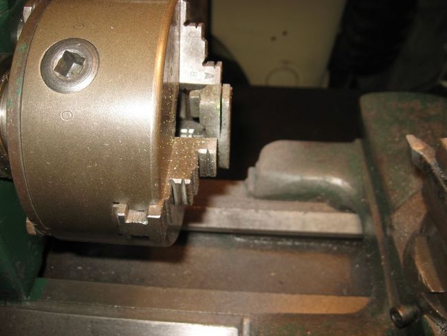 Lathe saddle