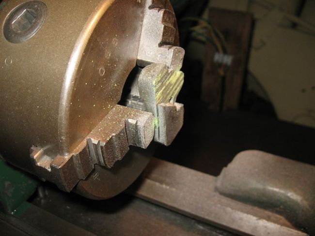 Lathe saddle