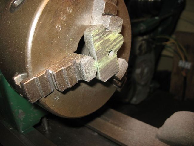 Lathe saddle