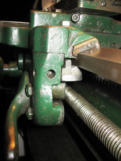 Lathe saddle