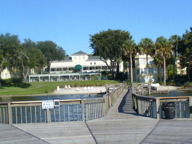 Lakeside Inn