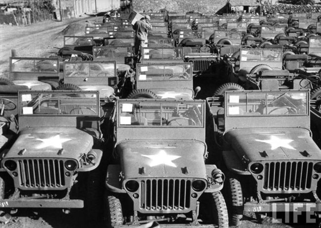 jeep_assembly_in_Casablanca_1943