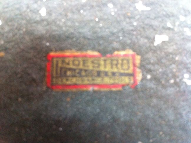 Indestro marking inside the lid