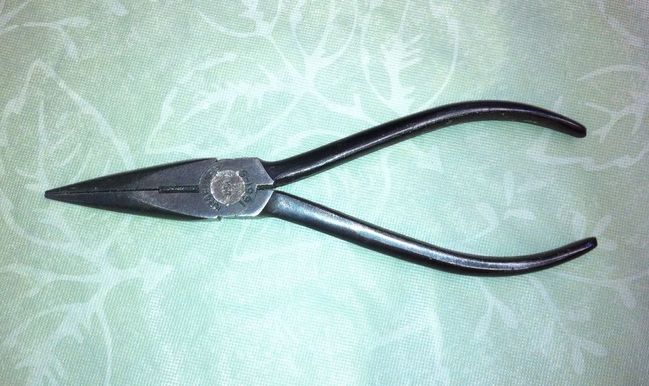 Kraeuter long nose pliers with cutter