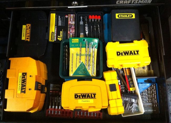 Cabin screwdriver bit/drill bit drawer