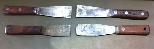 Putty knives after cleaning