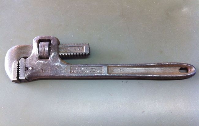 Walco 14&quot; pipe wrench ORD marked side