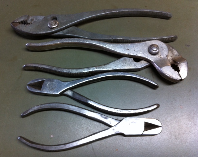 Barcalo pliers with knurled handles