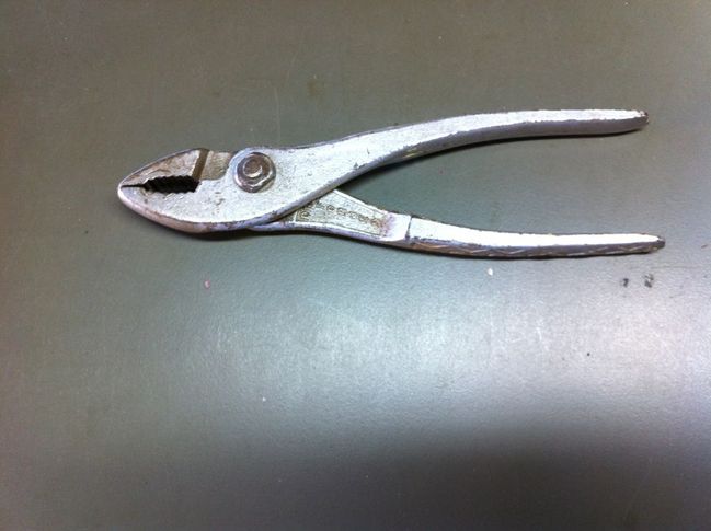 BB Jeep pliers opposite view