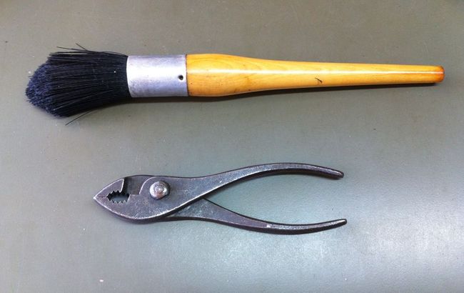 Parts brush &amp; Cee Tee pliers