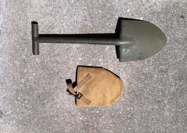 Entrenching shovel other side