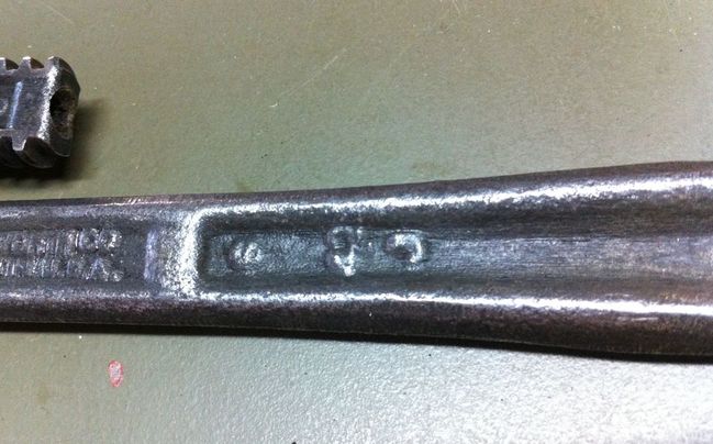 Walworth 1942 6&quot; pipe wrench markings