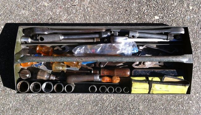 Extra tools in extra McAleer box top tray
