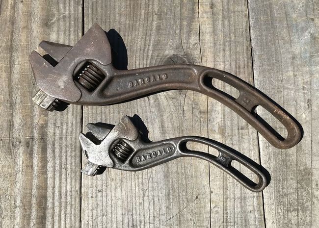 Barcalo curved adjustable wrenches