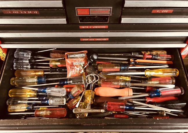 Cabin toolbox screwdrivers