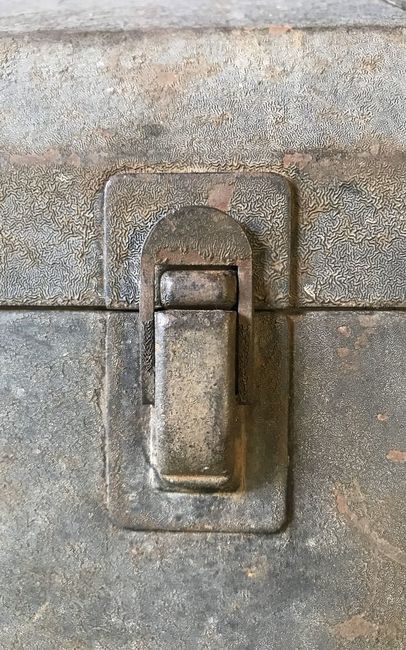 Mystery cantilever box latch