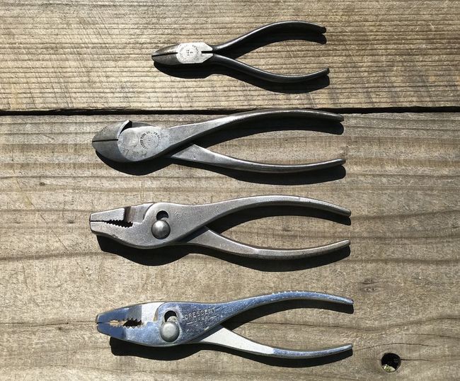 Crescent pliers