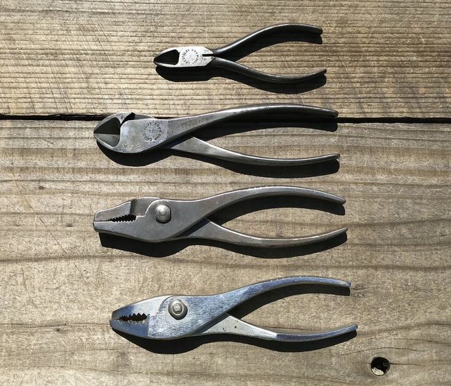 Crescent pliers