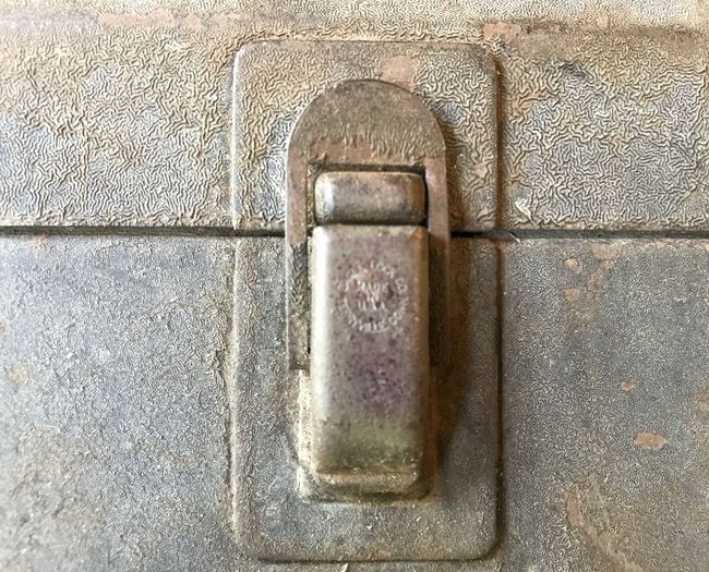 Mystery cantilever box latch