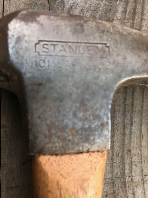 Stanley 1 lb claw hammer