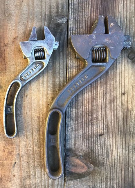 Barcalo curved adjustable wrenches