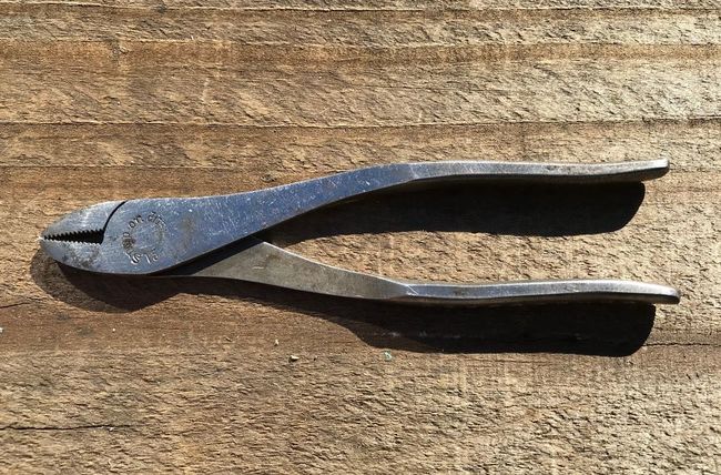 Small SO vacuum grip pliers from 1953