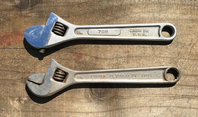 Plomb adjustable wrenches