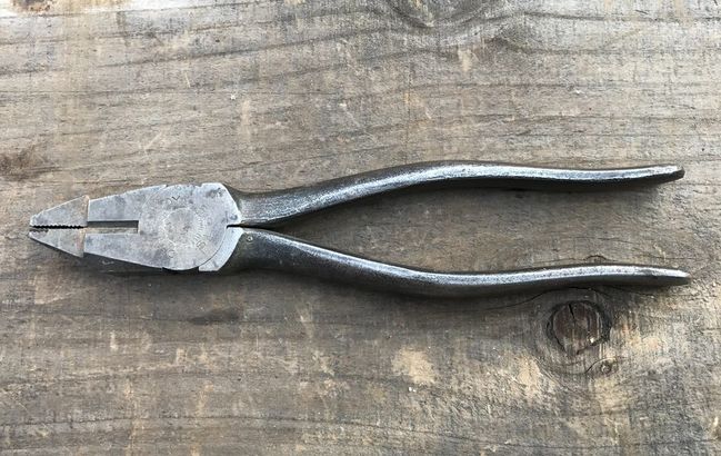 Diamond lineman's pliers