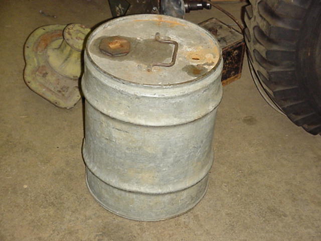 1941_10_gallon_can