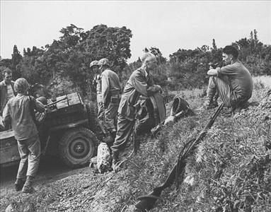 Jeep_Ernie_Pyle_on_Easter_on_Okinawa