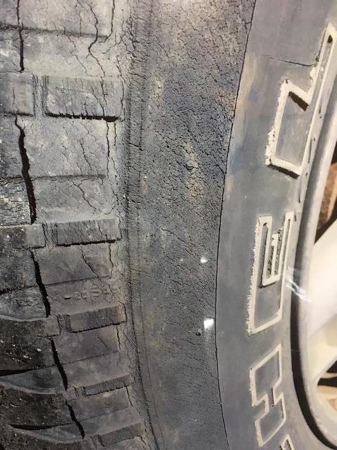 Tire_Age_Cracking_new