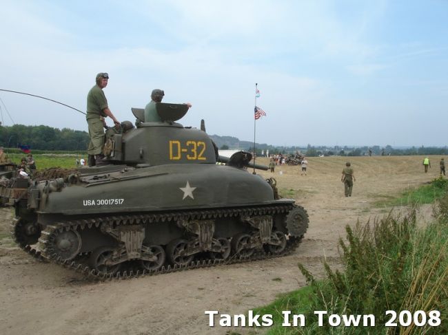 3Tanks_In_Town_2008