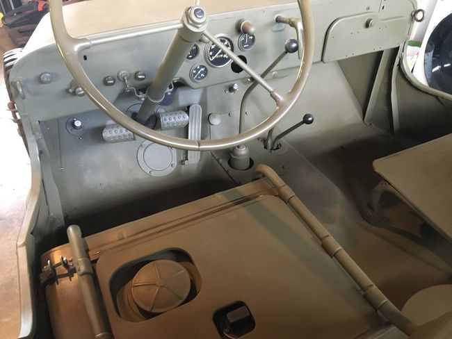 â€˜43 MB dash fuel tank and driverâ€™s seat installed