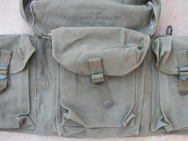 '50 Pouch. Medical, Parachutists interior