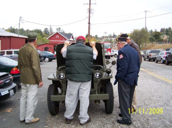 Auburn_Veterans_Day_Parade_2009_004