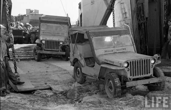 Postwar Navy radio jeeps