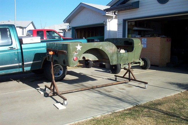 Bench_in_the_garage_outside_2