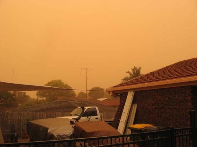 Brisbane_dust_storm_220909