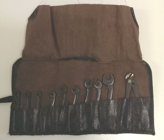 Brown-tool-roll