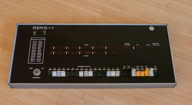 Eastern_Bloc_PDP-11_15_console_02