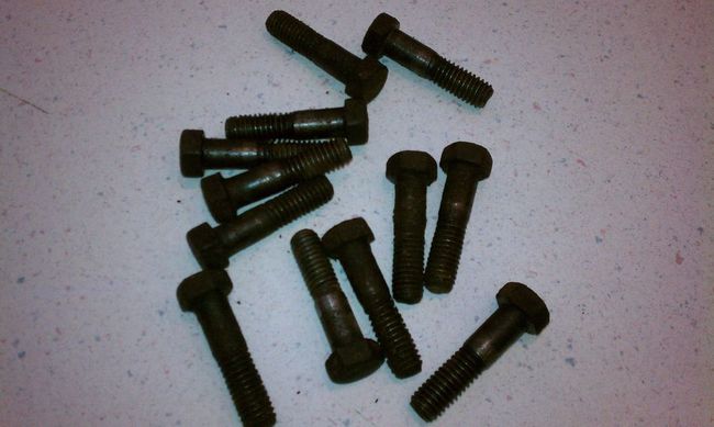 Ford_Hub_Bolts