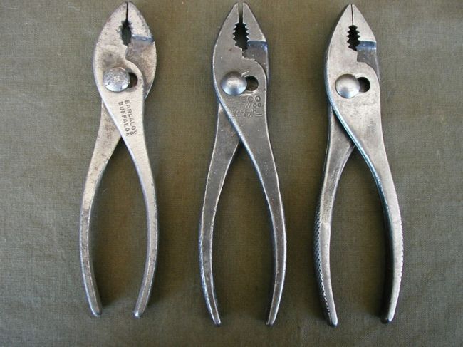 Pliers