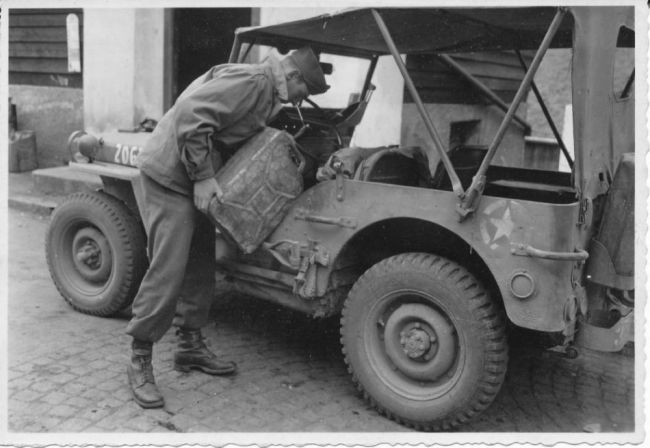 Refueling jeep